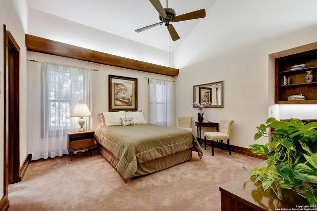 17050 Sunridge Pt, Helotes, TX 78023