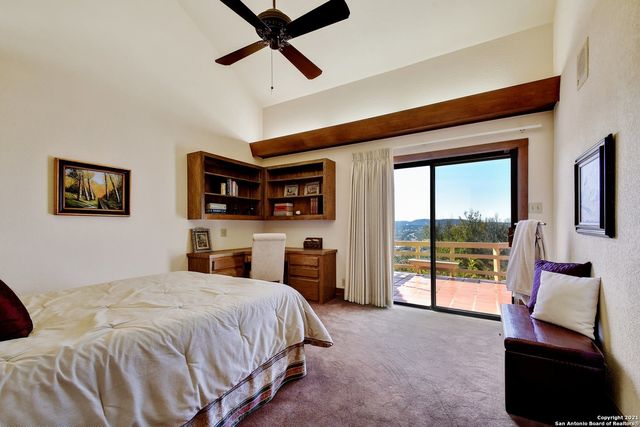 17050 Sunridge Pt, Helotes, TX 78023