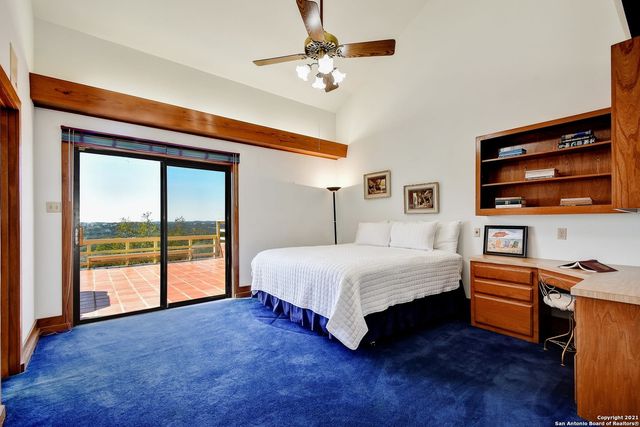 17050 Sunridge Pt, Helotes, TX 78023