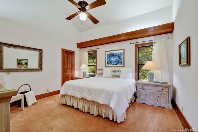 17050 Sunridge Pt, Helotes, TX 78023