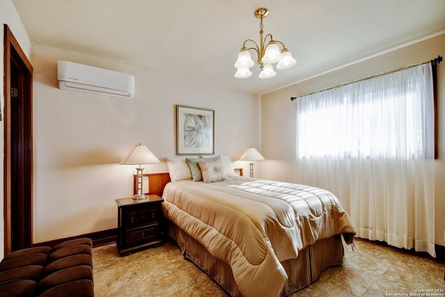 17050 Sunridge Pt, Helotes, TX 78023