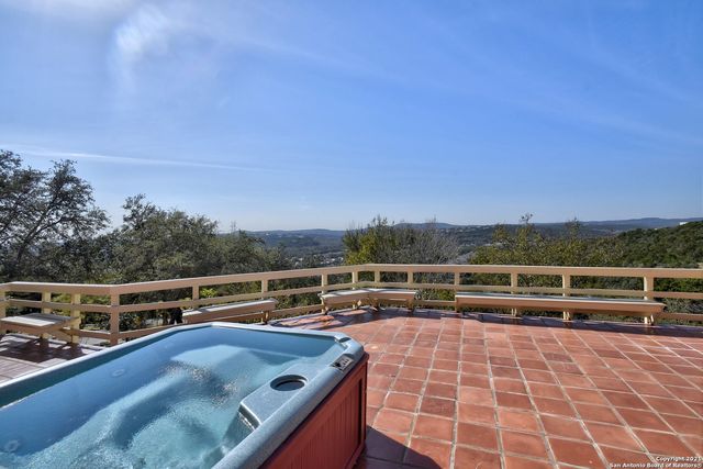 17050 Sunridge Pt, Helotes, TX 78023