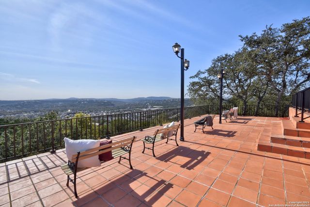 17050 Sunridge Pt, Helotes, TX 78023