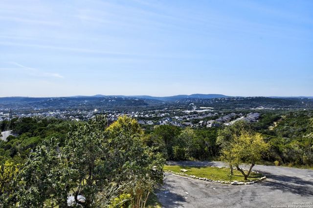 17050 Sunridge Pt, Helotes, TX 78023