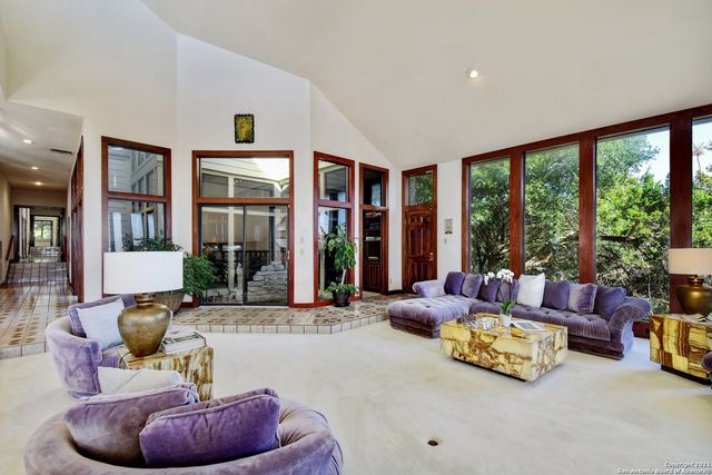 17050 Sunridge Pt, Helotes, TX 78023