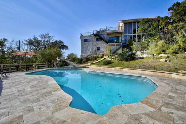 17050 Sunridge Pt, Helotes, TX 78023