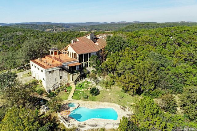 17050 Sunridge Pt, Helotes, TX 78023