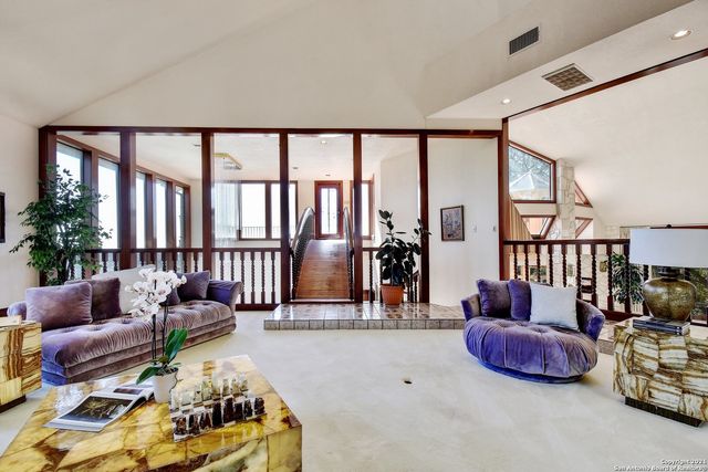 17050 Sunridge Pt, Helotes, TX 78023