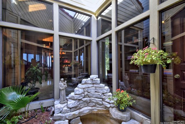 17050 Sunridge Pt, Helotes, TX 78023