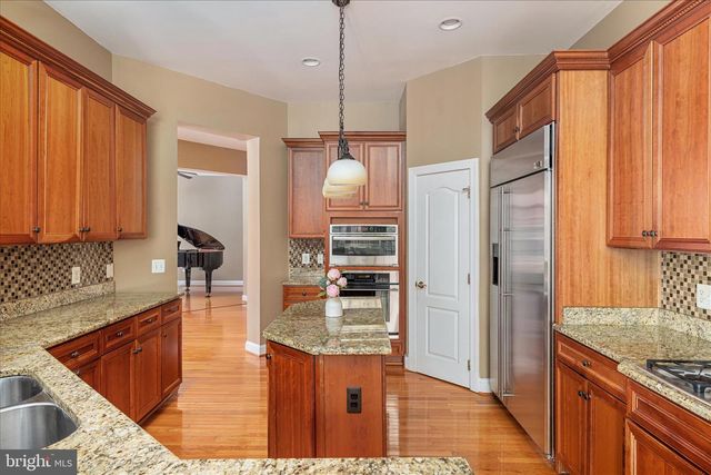 12810 FALCON WOOD PL, Fairfax, VA 22033