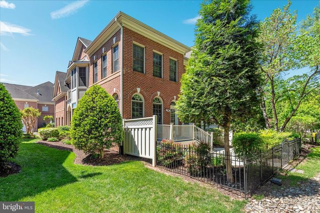 12810 FALCON WOOD PL, Fairfax, VA 22033