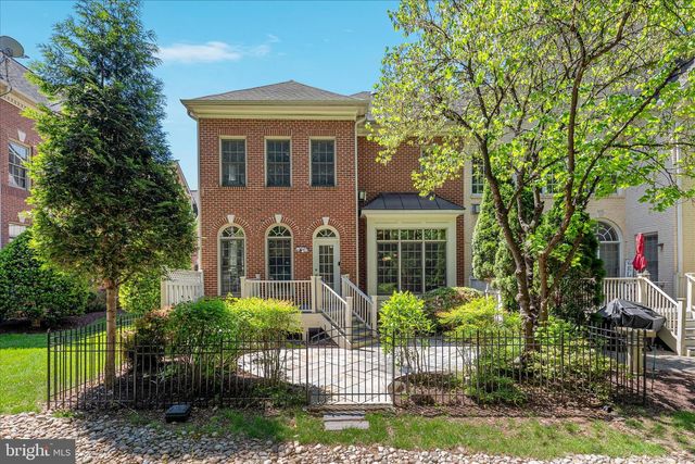 12810 FALCON WOOD PL, Fairfax, VA 22033