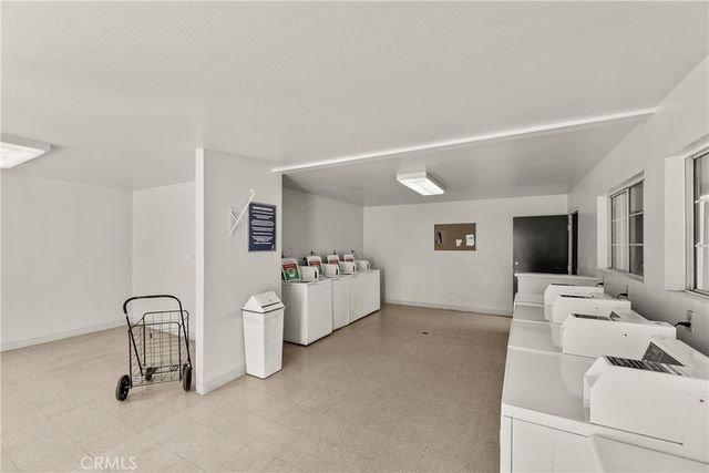 5500 Owensmouth Avenue 317, Woodland Hills, CA 91367
