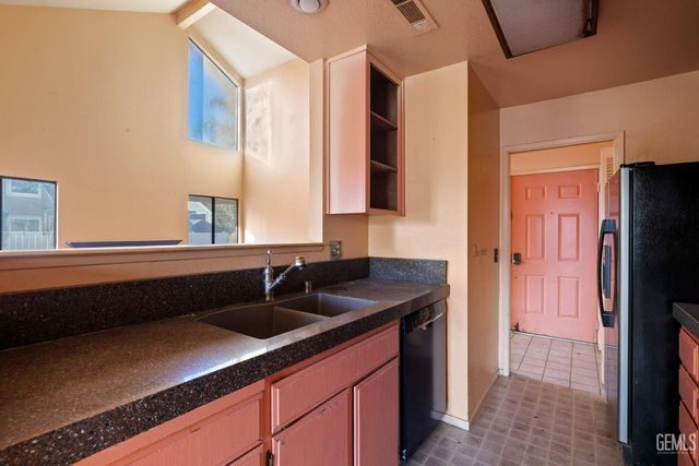 8000 Kroll Way 114, Bakersfield, CA 93311