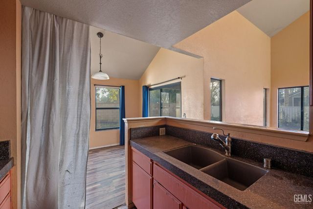 8000 Kroll Way 114, Bakersfield, CA 93311