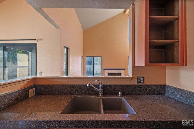 8000 Kroll Way 114, Bakersfield, CA 93311