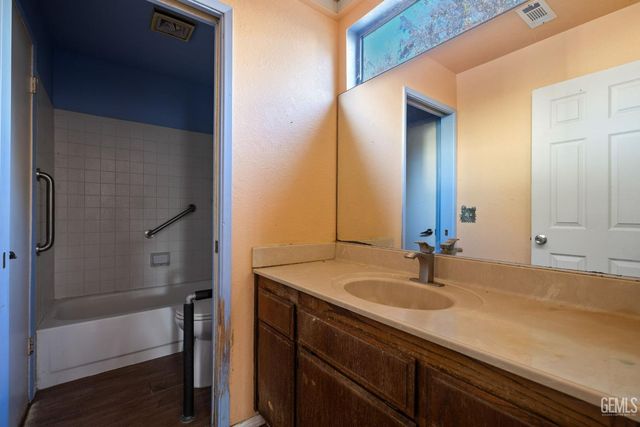 8000 Kroll Way 114, Bakersfield, CA 93311