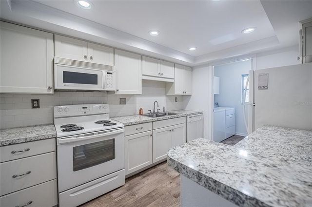 1130 N LAKE PARKER AVE C226, Lakeland, FL 33805