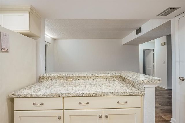 1130 N LAKE PARKER AVE C226, Lakeland, FL 33805
