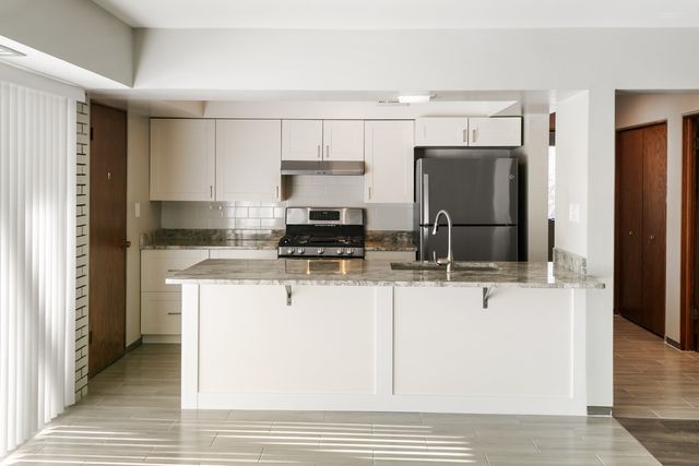 318 Walker Avenue 7, Highland Park, IL 60035