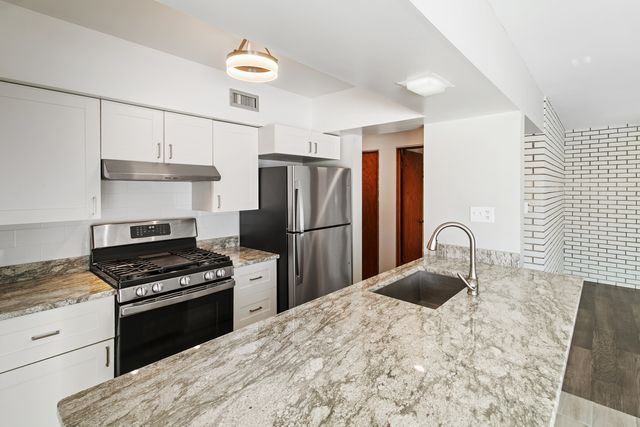 318 Walker Avenue 7, Highland Park, IL 60035