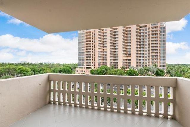 90 Edgewater Drive 514, Coral Gables, FL 33133