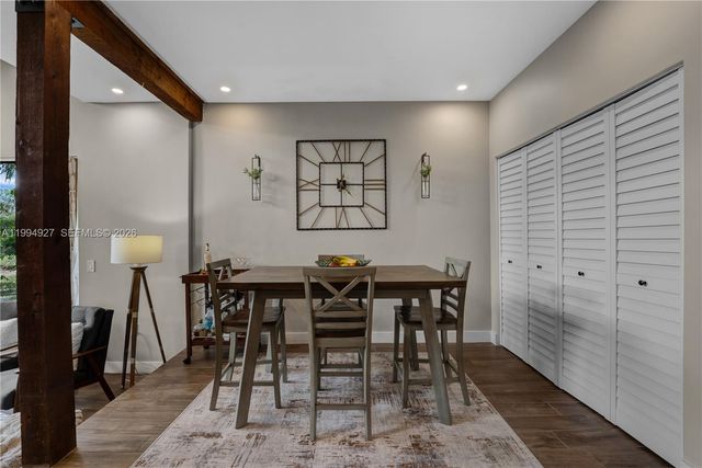 10101 Woodbury Ct, Pembroke Pines, FL 33026