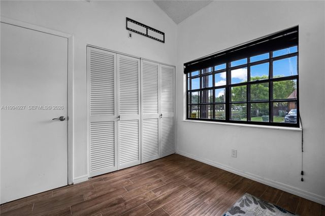 10101 Woodbury Ct, Pembroke Pines, FL 33026