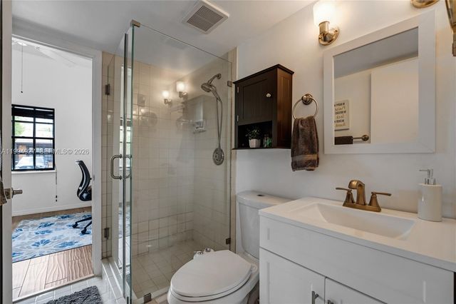 10101 Woodbury Ct, Pembroke Pines, FL 33026