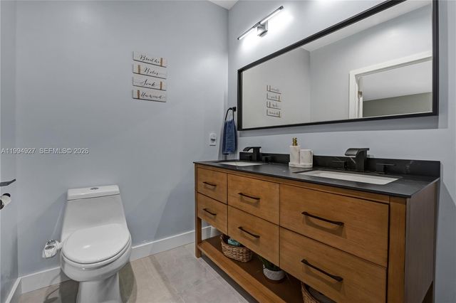 10101 Woodbury Ct, Pembroke Pines, FL 33026