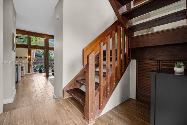 10101 Woodbury Ct, Pembroke Pines, FL 33026