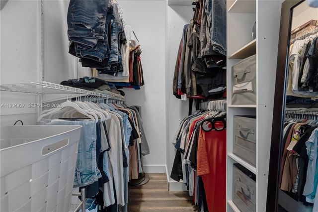 10101 Woodbury Ct, Pembroke Pines, FL 33026