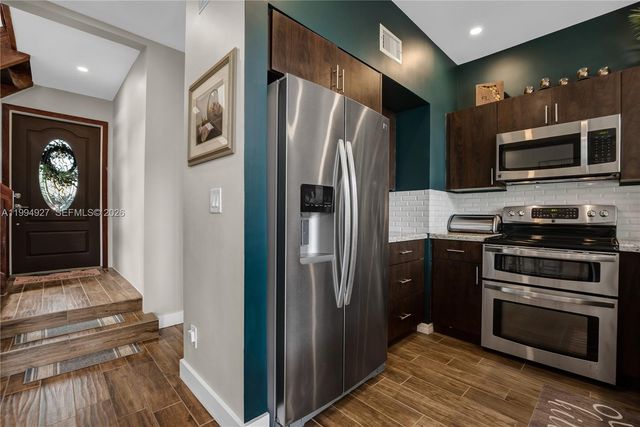 10101 Woodbury Ct, Pembroke Pines, FL 33026