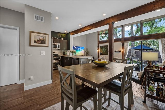 10101 Woodbury Ct, Pembroke Pines, FL 33026