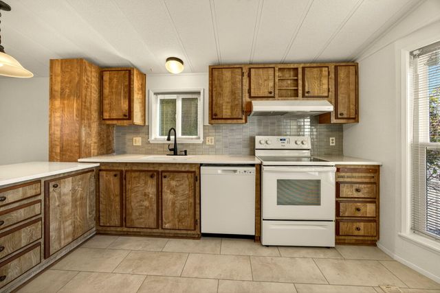 4624 S Pacific Hwy 23, Phoenix, OR 97535