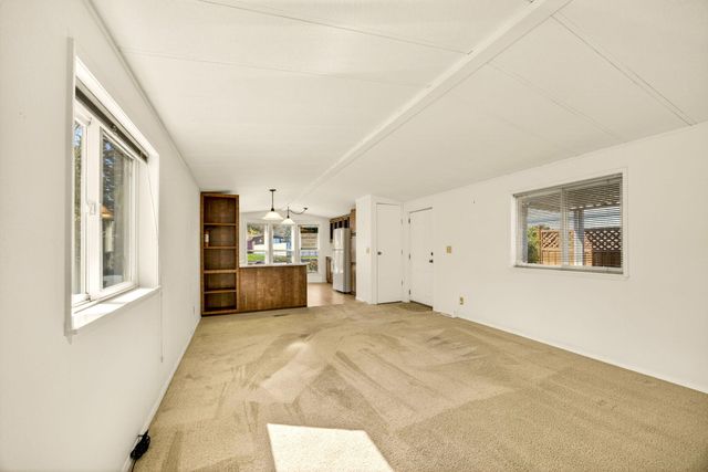 4624 S Pacific Hwy 23, Phoenix, OR 97535