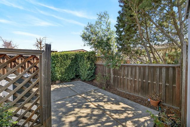 4624 S Pacific Hwy 23, Phoenix, OR 97535