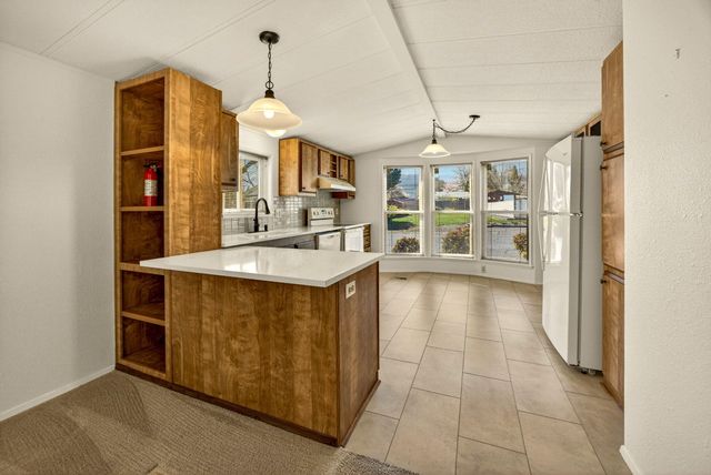 4624 S Pacific Hwy 23, Phoenix, OR 97535