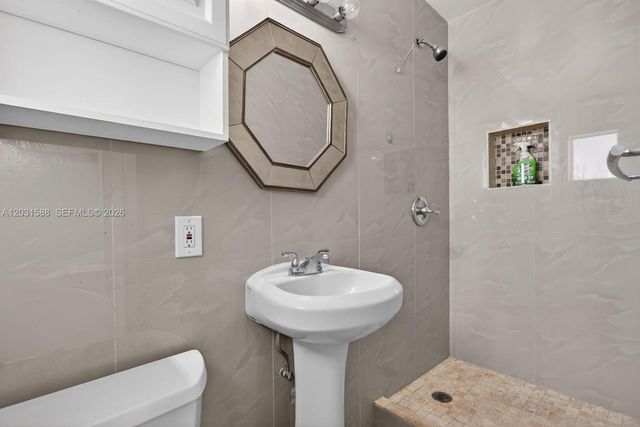 1701 NE 55th St 1-2, Fort Lauderdale, FL 33334
