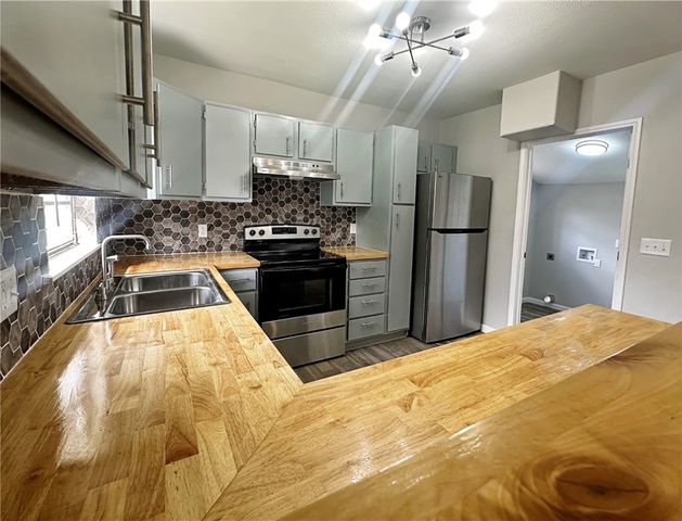 806 N Adams St, Beeville, TX 78102