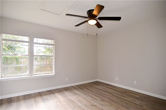 806 N Adams St, Beeville, TX 78102