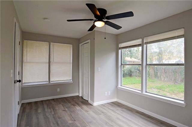 806 N Adams St, Beeville, TX 78102