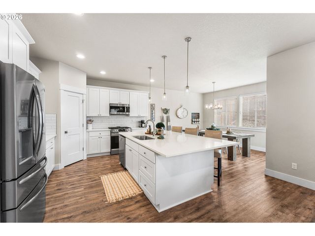 11760 Se GOLDEN EAGLE Ln, Happy Valley, OR 97086