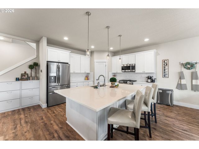 11760 Se GOLDEN EAGLE Ln, Happy Valley, OR 97086