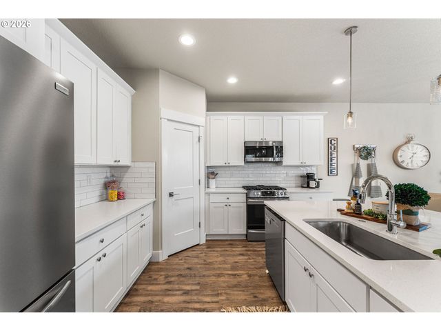 11760 Se GOLDEN EAGLE Ln, Happy Valley, OR 97086