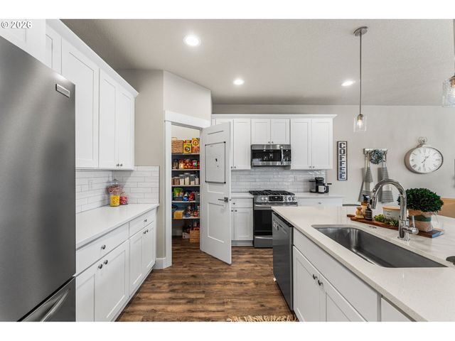 11760 Se GOLDEN EAGLE Ln, Happy Valley, OR 97086