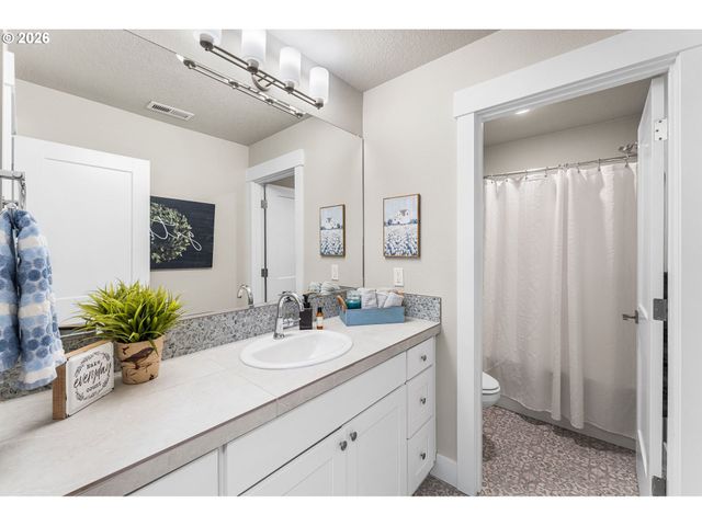 11760 Se GOLDEN EAGLE Ln, Happy Valley, OR 97086