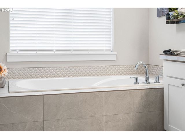 11760 Se GOLDEN EAGLE Ln, Happy Valley, OR 97086