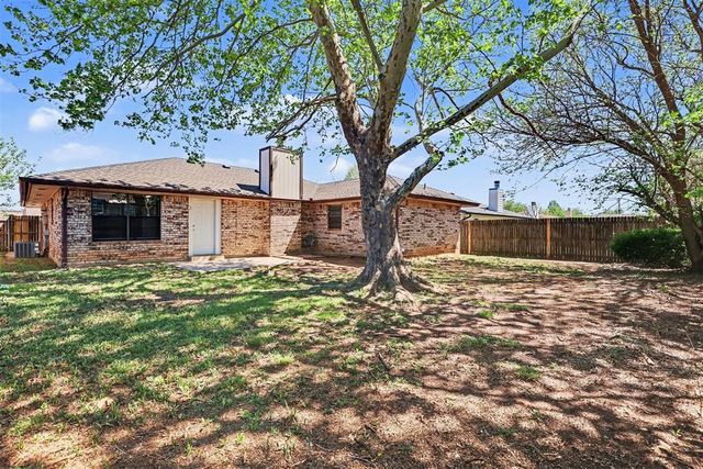 113 Oak Tree Drive, Midwest City, OK 73130