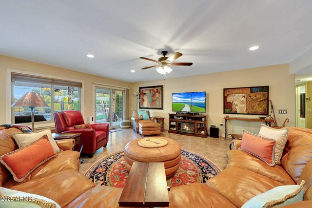 10113 W Willowcreek Circle, Sun City, AZ 85373